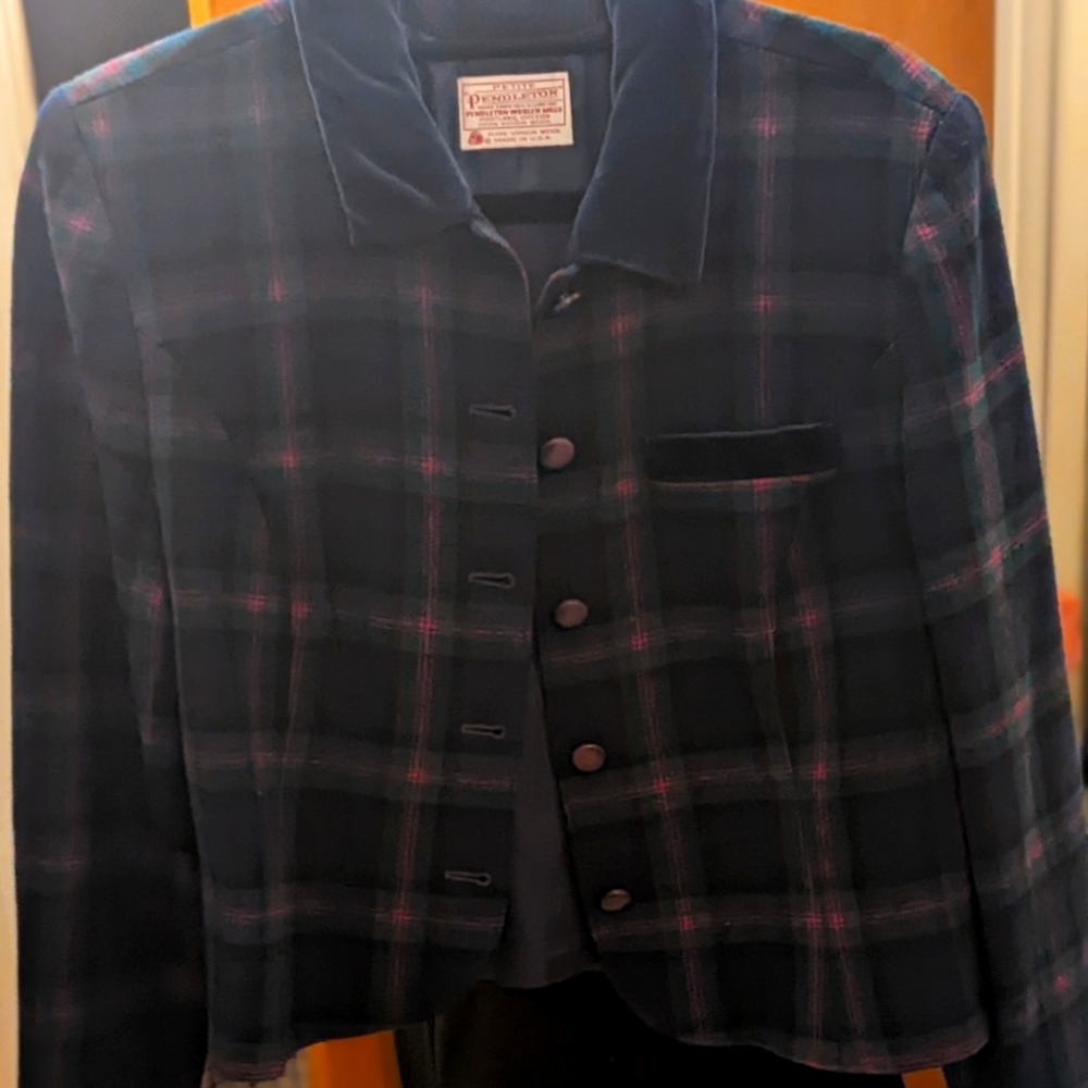 EUC Pendleton Petite vintage grn, red, blue plaid w/blue velvet pocket & collar